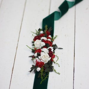 White red flower comb/Floral headpiece/Bridal hair comb/Flower accessories/Bridesmaid comb/Wedding hairpiece/Outdoor wedding Green belt