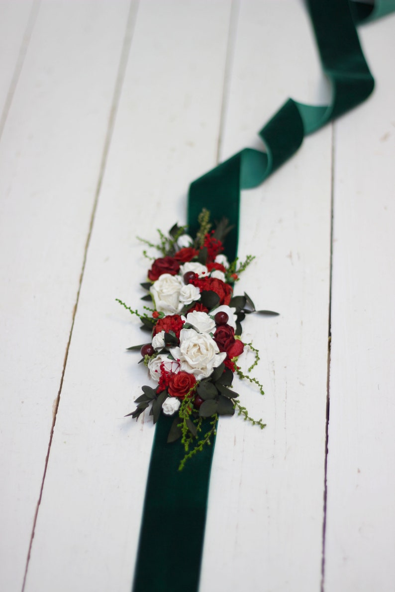 White red flower comb/Floral headpiece/Bridal hair comb/Flower accessories/Bridesmaid comb/Wedding hairpiece/Outdoor wedding Green belt