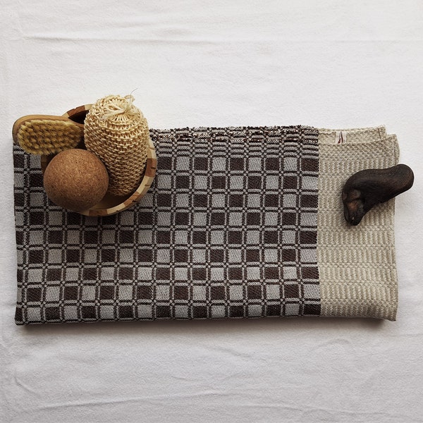 Großes handgewebtes Handtuch in edler Atlasbindung aus Leinen und Baumwolle hellbraun und schokoladenfarben