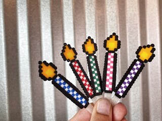 TNT Candela Numero 4 Rossa Per Torta Di Compleanno: Design Pixel Art, Cera Naturale, Decorazione Feste Bambini