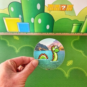 Lochness Yoshi Super Mario Sticker | Monstersticker van Lochness | Yoshi-sticker | Yoshi-sticker | Waterflessticker | Videogame-sticker