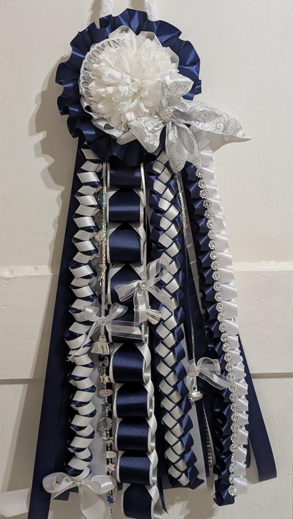 Small Homecoming mum