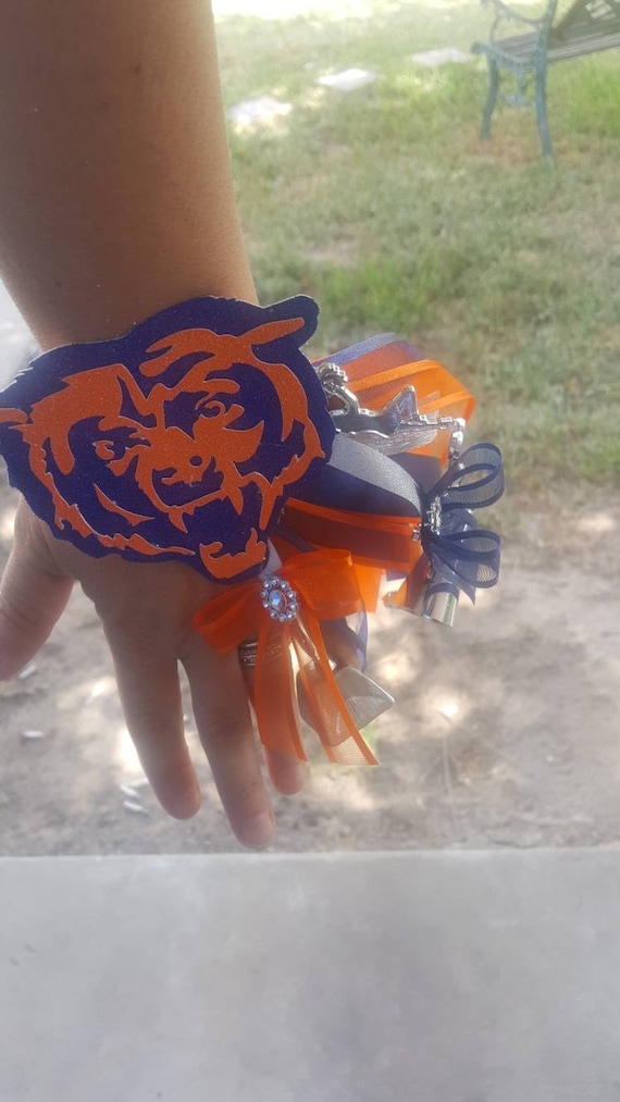 Homecoming wrist mum