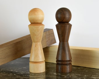 Paire de moulins à poivre et sel, épice, en bois noyer et érable et céramique - artisanal - fait main - maison - cadeau