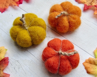 Autumn Pumpkin Set of Felt Pumpkins. Rustic Fall decor. Natural Halloween pumpkin decorations. Thanksgiving table ornament. Jack o Lantern.