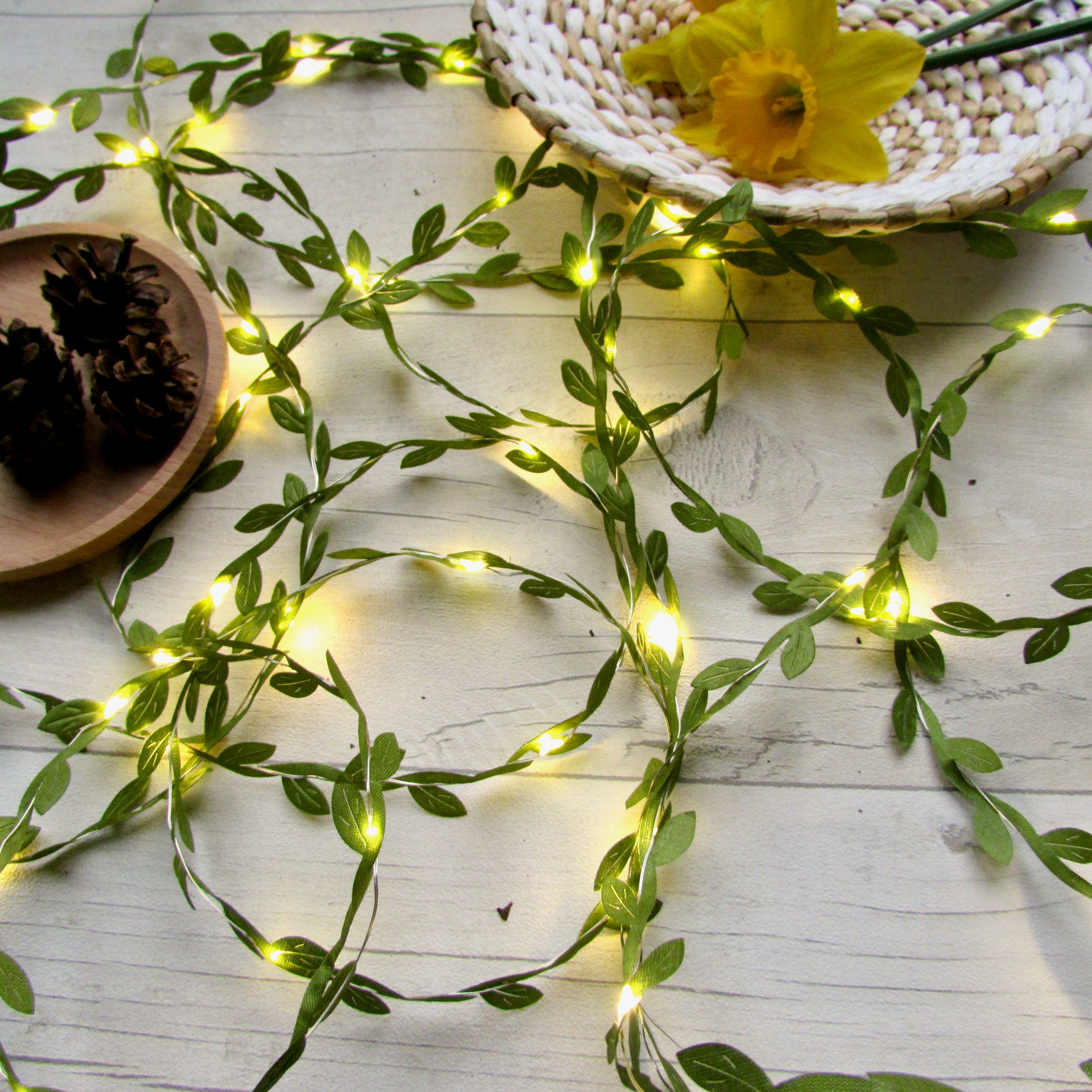 Green Vine Leaf fairy lights, Boho wedding string light, ivy leaves, Spring garland, rustic Easter home decor bunting, desk decoration gift