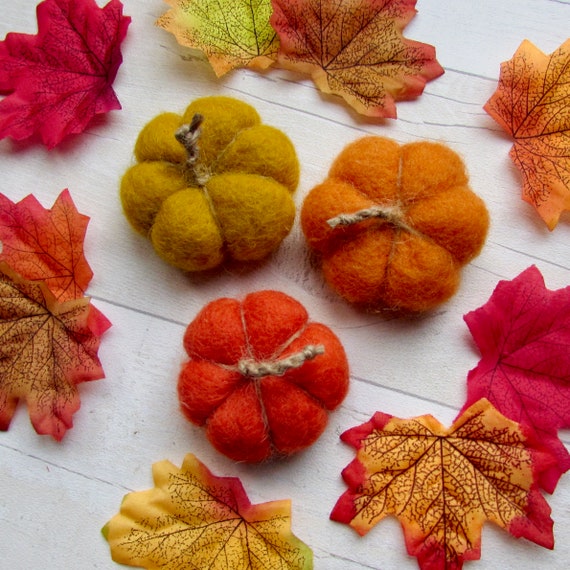Autumn Pumpkin Set of Felt Pumpkins. Rustic Fall decor. Natural Halloween pumpkin decorations. Thanksgiving table ornament Jack o Lantern uk