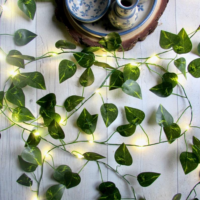 Ivy leaf garland string lights, Pothos fairy lights, evergreen philodendron bunting. Cottagecore Christmas decoration. Holiday decor image 8