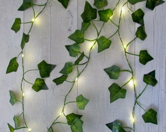 Ivy leaf garland string lights, battery operated fairy lights with evergreen ivy bunting. Cottagecore Christmas decoration. Wedding decor
