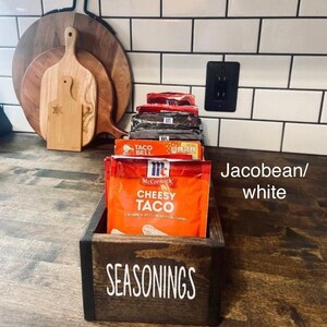Pantry Organizer Seasoning Packet Holder | Custom Wooden Spice Crate | Farmhouse Kitchen Storage Bild 3