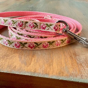 Collier pour chien tasse à thé pivoine rose Laisse ou harnais pour chien pour chiens de moins de dix livres Collier fleur pour chienne Harnais floral image 4