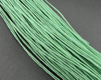 Puede incluir: Un paquete de cordón de algodón encerado verde claro, perfecto para manualidades y la elaboración de joyas.