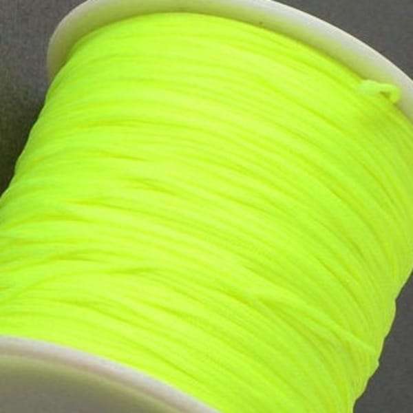 Fil de nylon macramé 0,5 mm jaune fluo 15 m enveloppé sur un rouleau