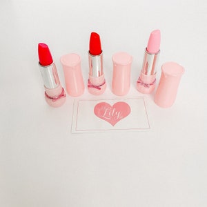 Pretty in pink lipstick image 3