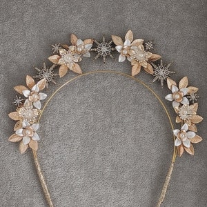 Bridal gold halo headband, Celestial Gold Bridal Crown, Romantic wedding Tiara, Celestial Bridal headpiece, Stars and flower Headband,