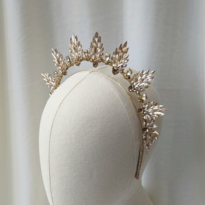 Gold crystal halo headband, Crystal crown, Crystal tiara, Gold bridal headpiece, Bridal crown, Bridal tiara, bridal crystal headband, Halo.