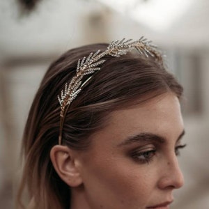 Gold and Crystal Bridal Headband, Gold Bridal Halo Headband, Gold Bridal Crown, Bridal Halo Headband, Bridal Hair Accessories, Bridal Hair