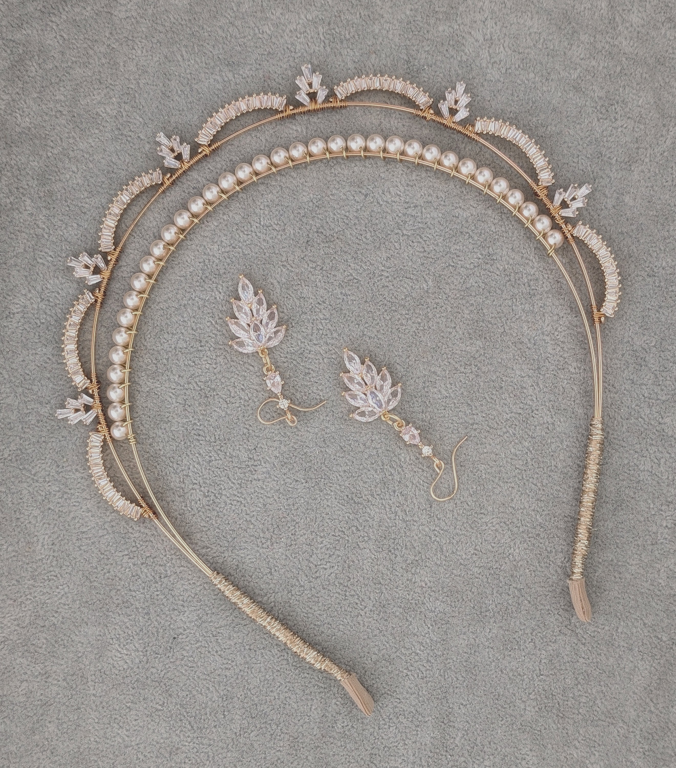 Vintage style bridal headpiece for wedding, Gold Bridal Crown, Romantic wedding Tiara, Bridal tiara, pearl and crystal crown,