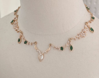 Enchanting Gold and Green Necklace, Cottagecore Style jewelry, Beautiful Fantasy Fairycore Necklace, Bookish Inspired Jewelry.