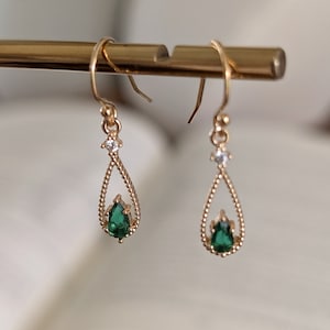 Gold Vintage style Earrings, Cottagecore Earrings, Victorian earrings, Teardrop Earrings, Art Deco Earrings, Green stone Earrings,