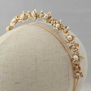 Bloemen goud en parel bruiloft hoofdband, goud en parel bruidskroon, bloemen bruids tiara, bruids hoofddeksels, bruids kroon, bruids hoofdband