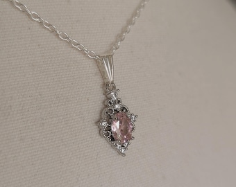 Collar colgante vintage rosa claro • Filigrana de plata ovalada