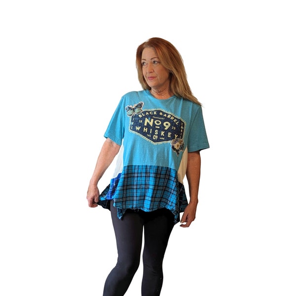 Aqua Blue TShirt 1X Plus Sz Damen Kleidung Upcycled Top T-Shirts Grafik Whiskey Trinken Schmetterling Kariert Flanell Casual UnAverageRags