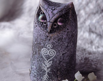 Owl - Totem Animal in hand-painted self-hardening natural clay and glass eyes