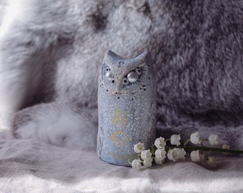 Owl - Totem Animal in hand-painted self-hardening natural clay and glass eyes