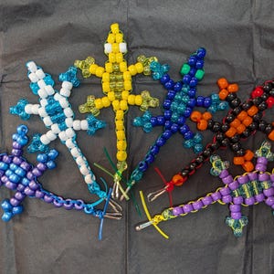 Porte-clés/breloque en perles de lézard/gecko arc-en-ciel fait main personnalisé