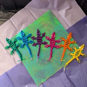 Porte-clés/breloque en perles de lézard/gecko arc-en-ciel fait main