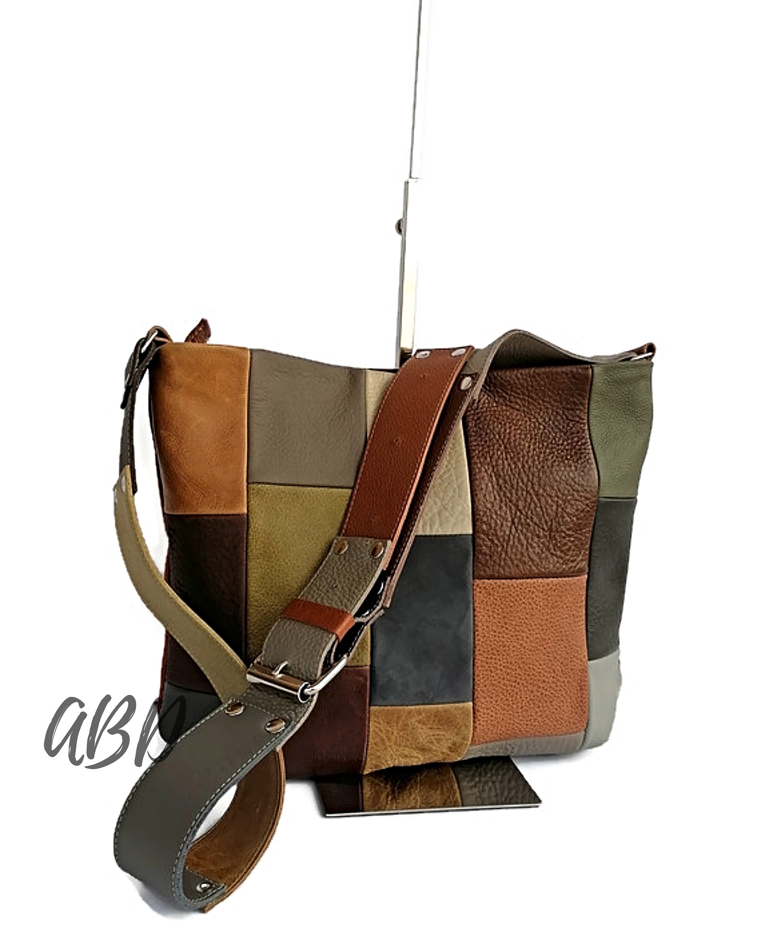 バッグ patchwork leather bag Handmade Leather Patchwork Crossbody Bag: Earth Tone