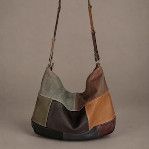 Sac à bandoulière Hobo en cuir patchwork, tons naturels