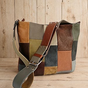 Leder Crossbody Bag in Patchwork, Handgefertigte Geldbörse in Neutralen Tönen