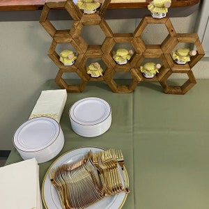 Mommy to Bee Honeycomb Cupcake Display image 3