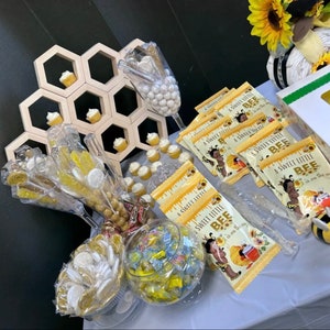 Mommy to Bee Honeycomb Cupcake Display image 5