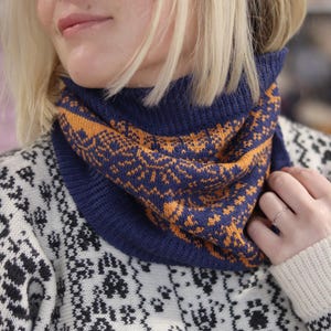 WANDERLUST, blauworanje, gebreide col, Noors fair-isle-patroon, wollen alpaca, Scandinavische nekwarmer, winterwol