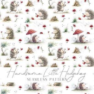 Puede incluir: Patrón sin costuras con adorables erizos de acuarela en un entorno forestal caprichoso. El diseño incluye flores rojas, setas, fresas y pequeños insectos. También está presente el texto "Handsome Little Hedgehog".