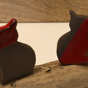 Three little enameled cats sitting on driftwood image 2