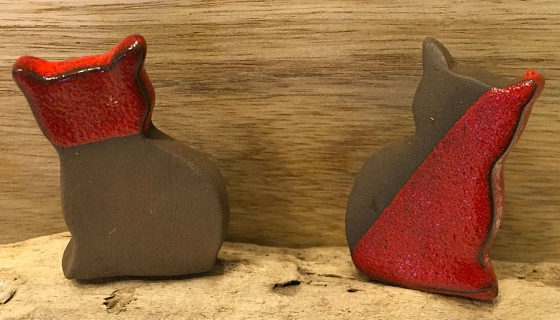 Three little enameled cats sitting on driftwood image 4