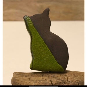 Three little enameled cats sitting on driftwood image 8