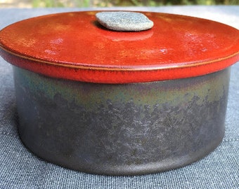 Earthenware box enameled in red and black metal