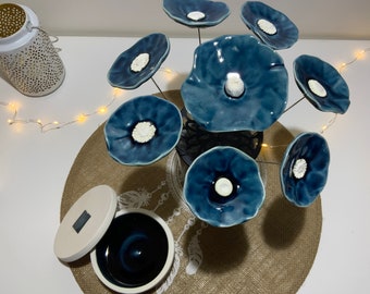 Fleur de couleur bleu en céramique sur tige inox