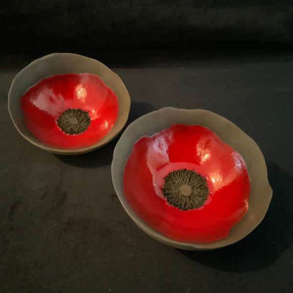 coupelle coquelicot en céramique noire et rouge