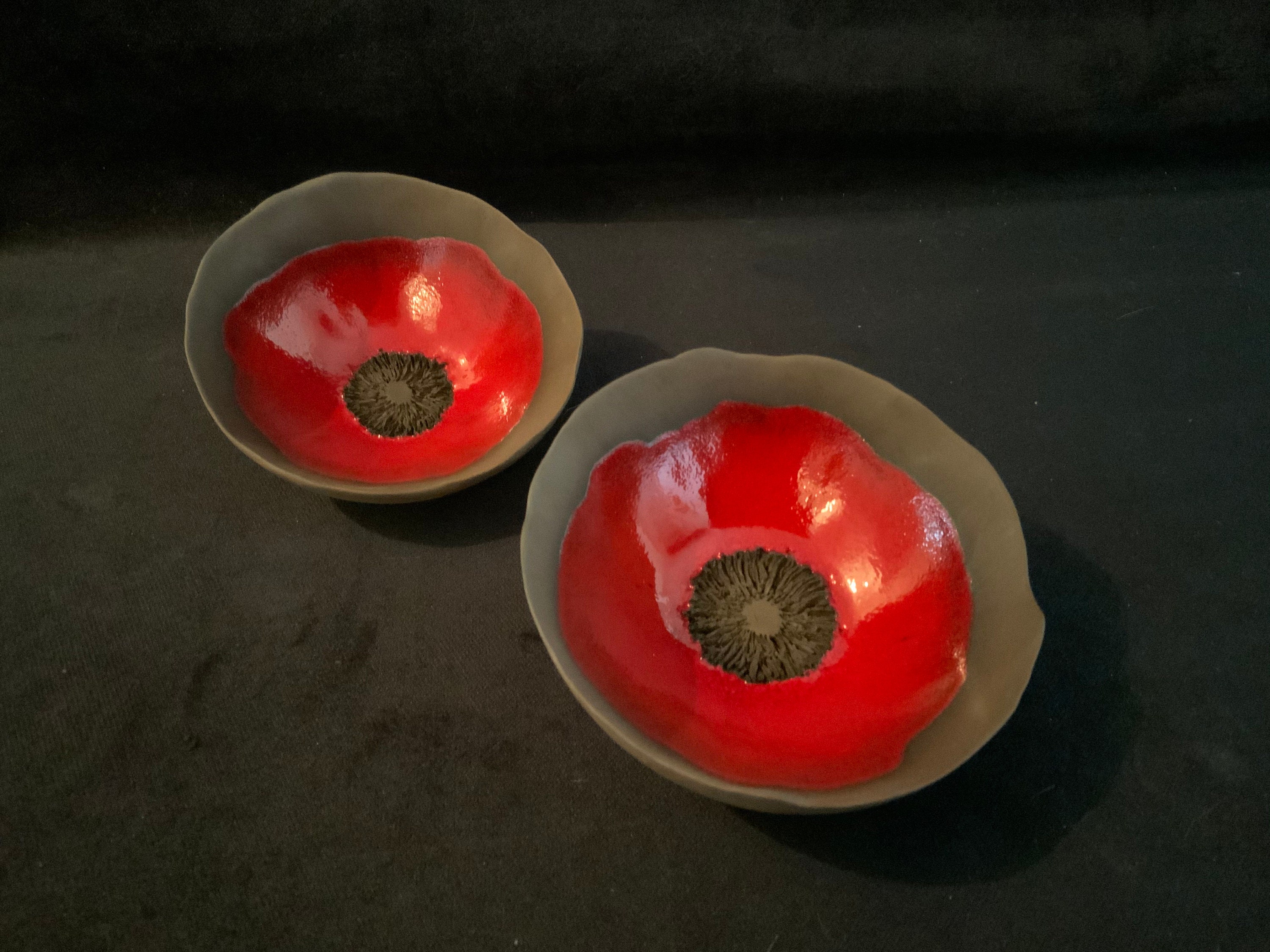 Coupelle Coquelicot en Céramique Noire et Rouge