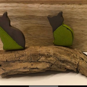 Three little enameled cats sitting on driftwood image 6