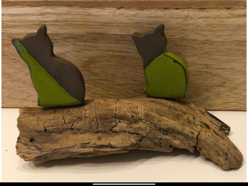 Three little enameled cats sitting on driftwood image 6