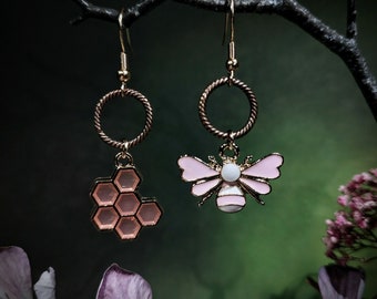 Rosé bee earrings