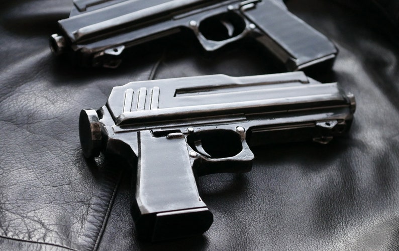 Prop Replica 1:1 Weathered cosplay prop Inspired by DC-17 clone blaster Cosplay pistol weapon Men/'s gift Battlefront 2