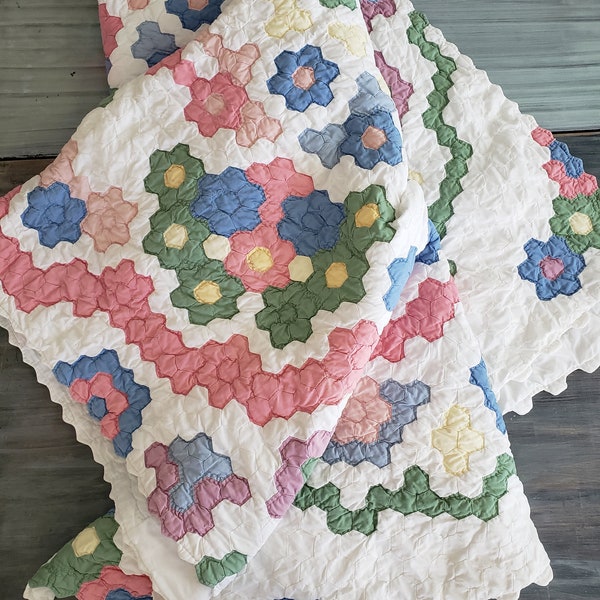 Quilt and Matching Pillowcase_Grandmother's garden pattern (30-29)